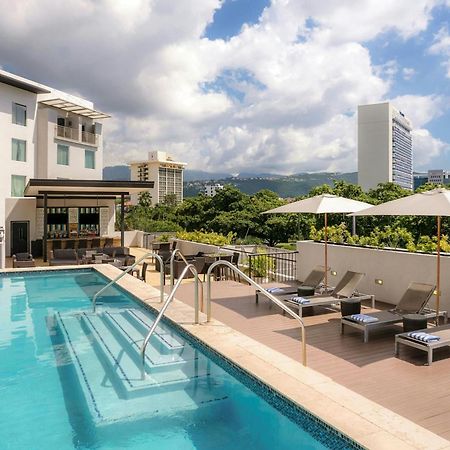 Hotel Courtyard By Marriott Kingston, Jamaica Extérieur photo