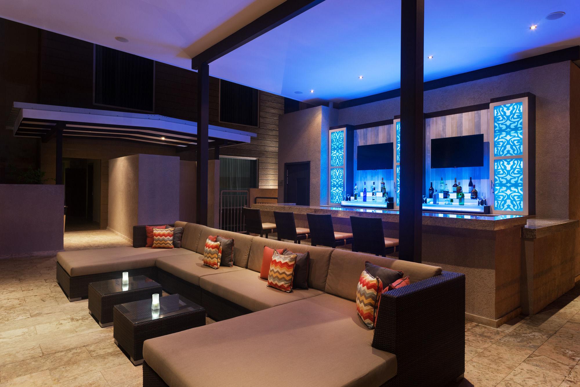 Hotel Courtyard By Marriott Kingston, Jamaica Extérieur photo