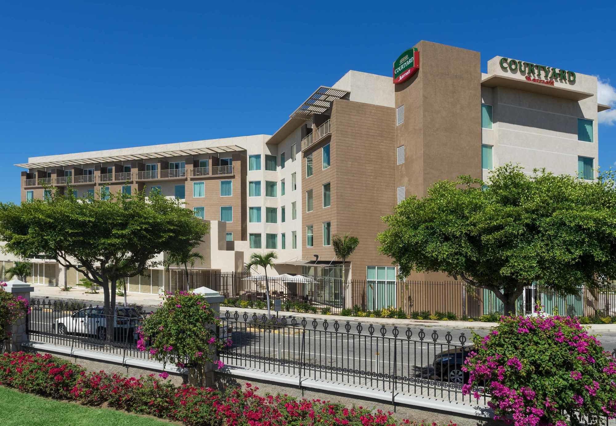 Hotel Courtyard By Marriott Kingston, Jamaica Extérieur photo