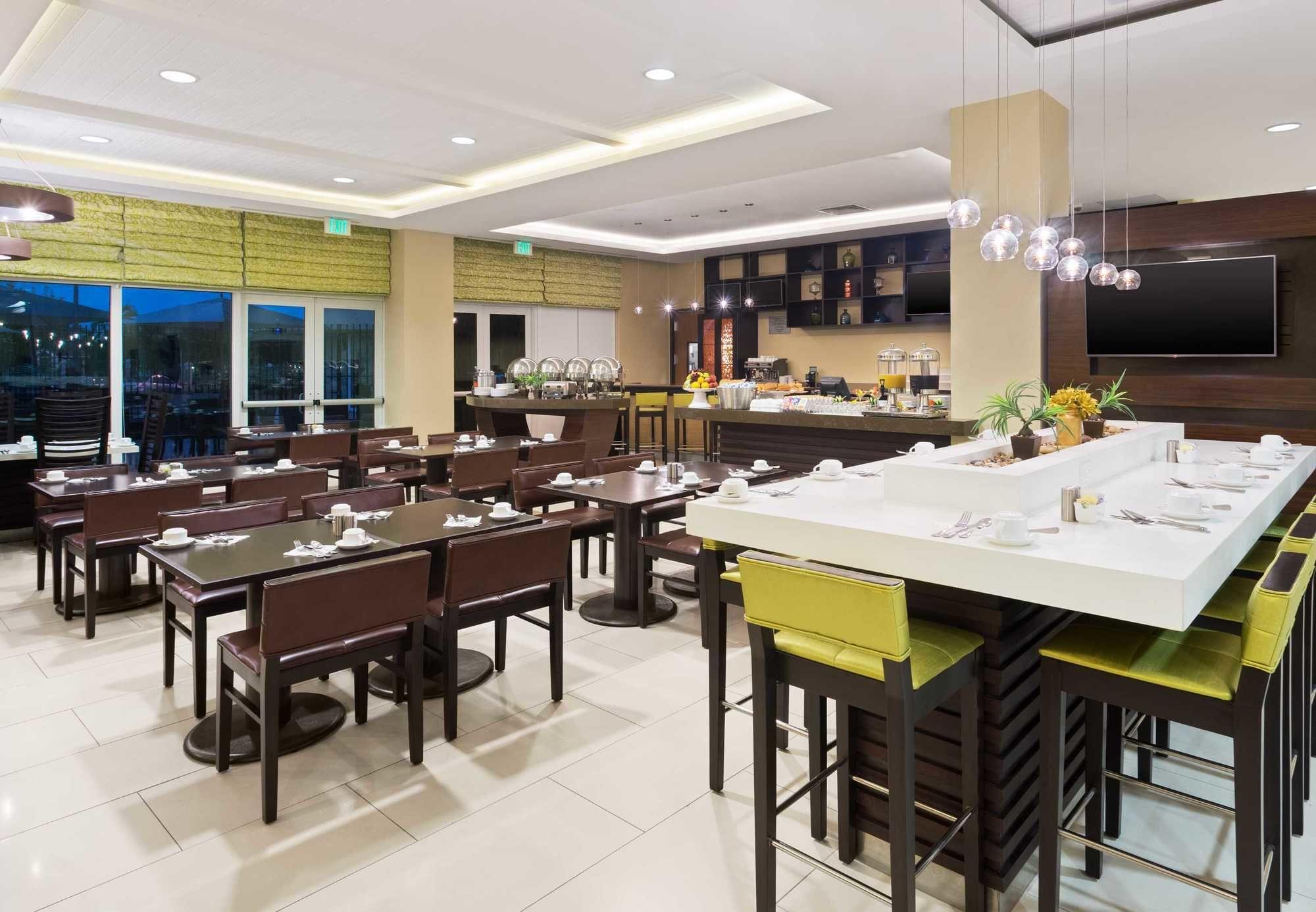 Hotel Courtyard By Marriott Kingston, Jamaica Extérieur photo