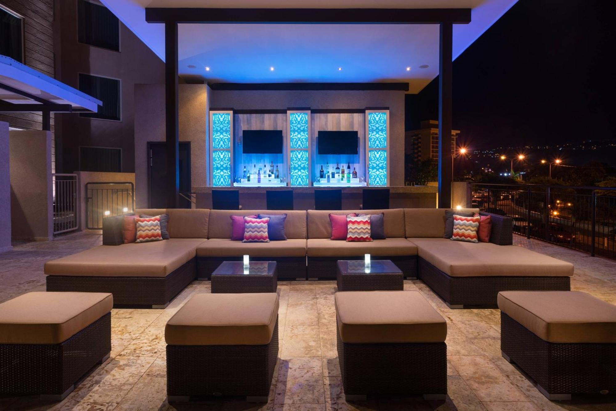 Hotel Courtyard By Marriott Kingston, Jamaica Extérieur photo