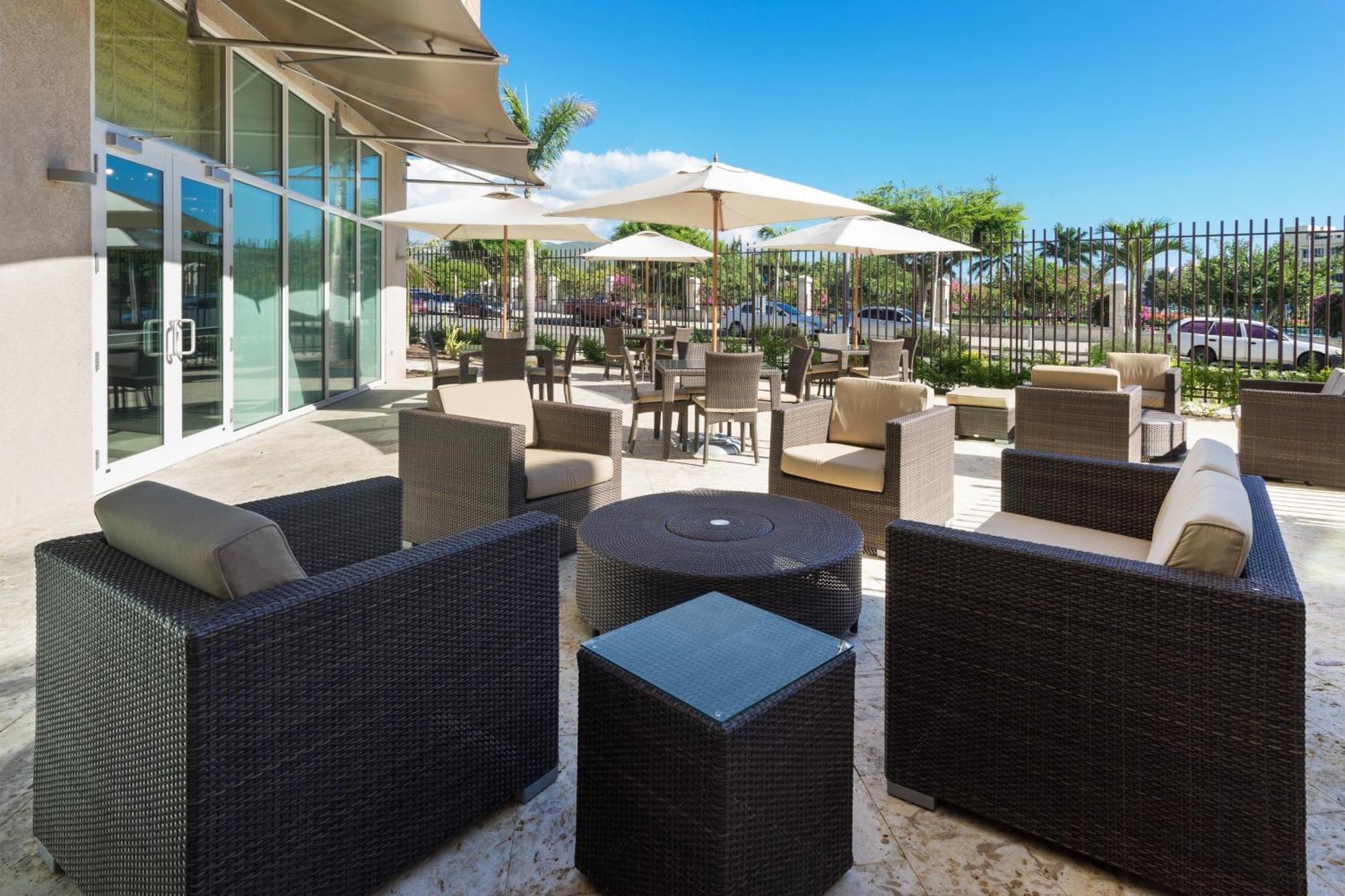 Hotel Courtyard By Marriott Kingston, Jamaica Extérieur photo