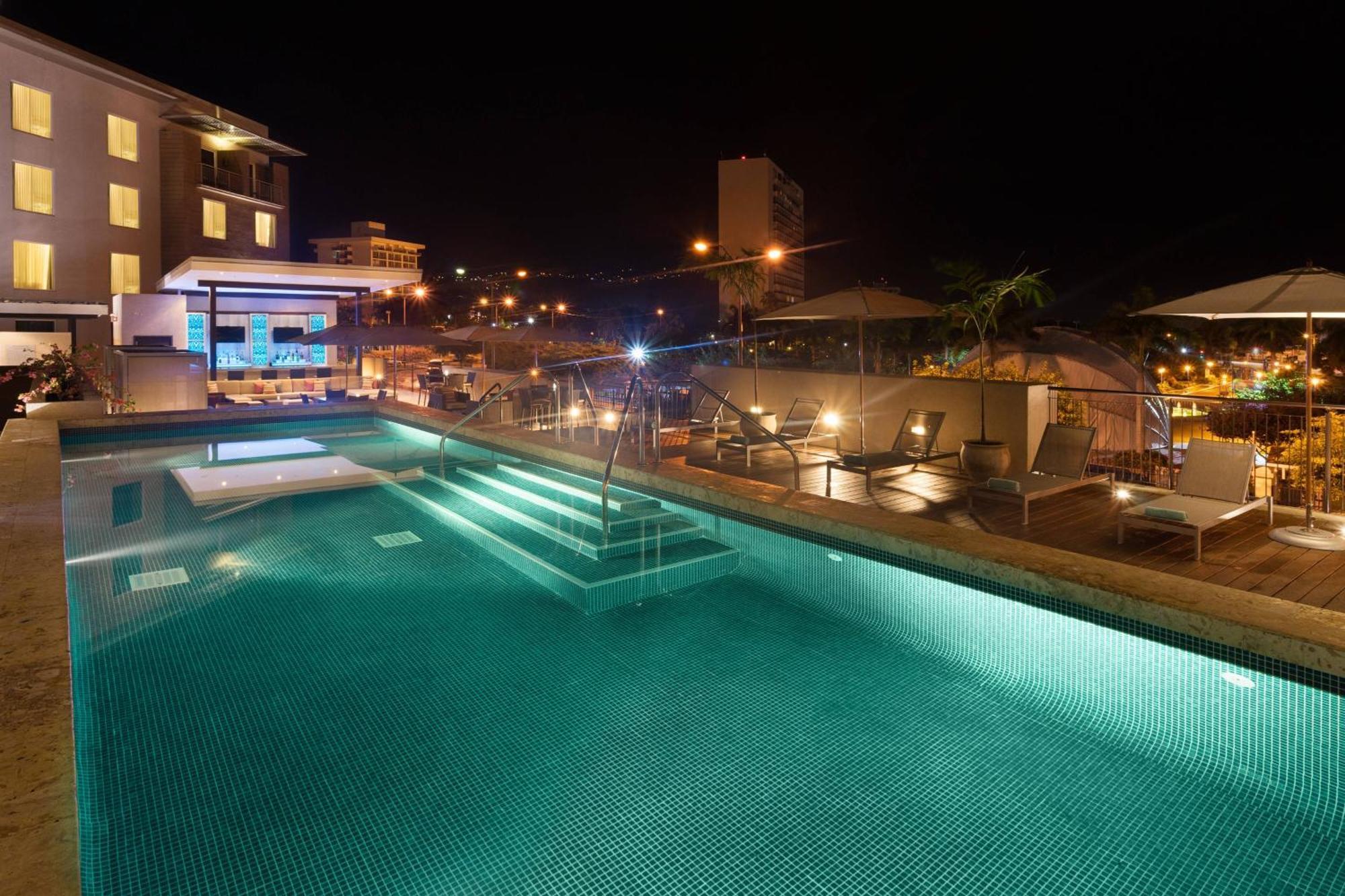 Hotel Courtyard By Marriott Kingston, Jamaica Extérieur photo
