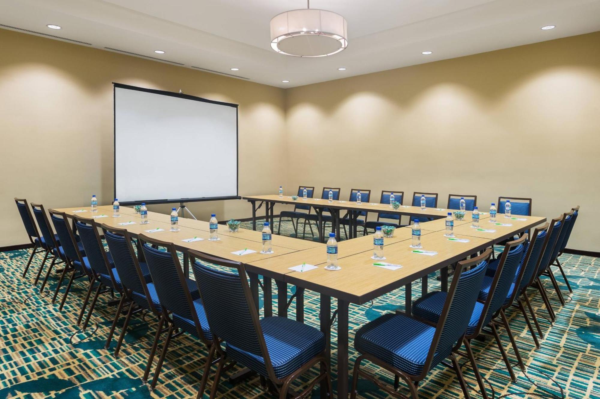 Hotel Courtyard By Marriott Kingston, Jamaica Extérieur photo