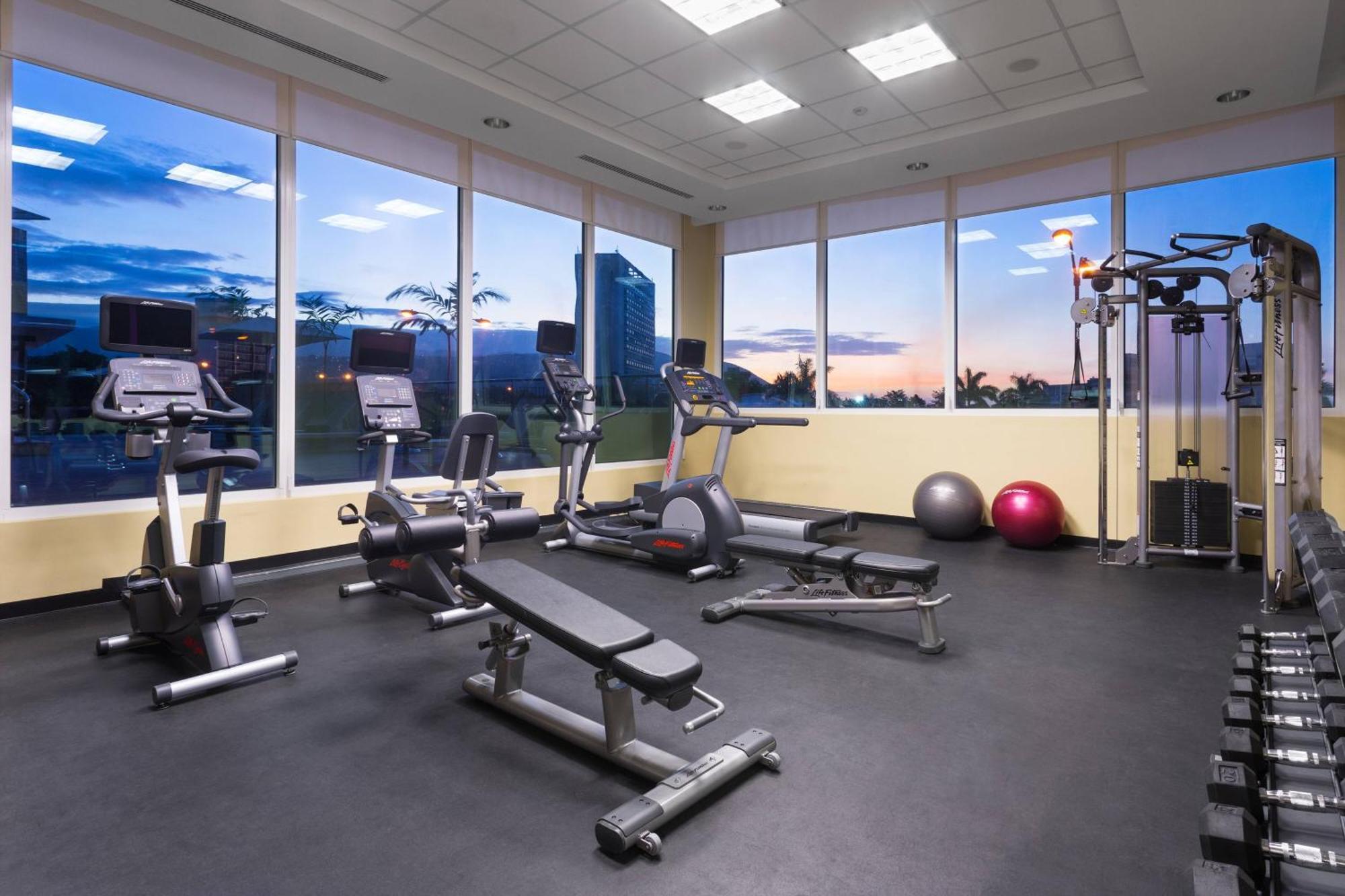 Hotel Courtyard By Marriott Kingston, Jamaica Extérieur photo