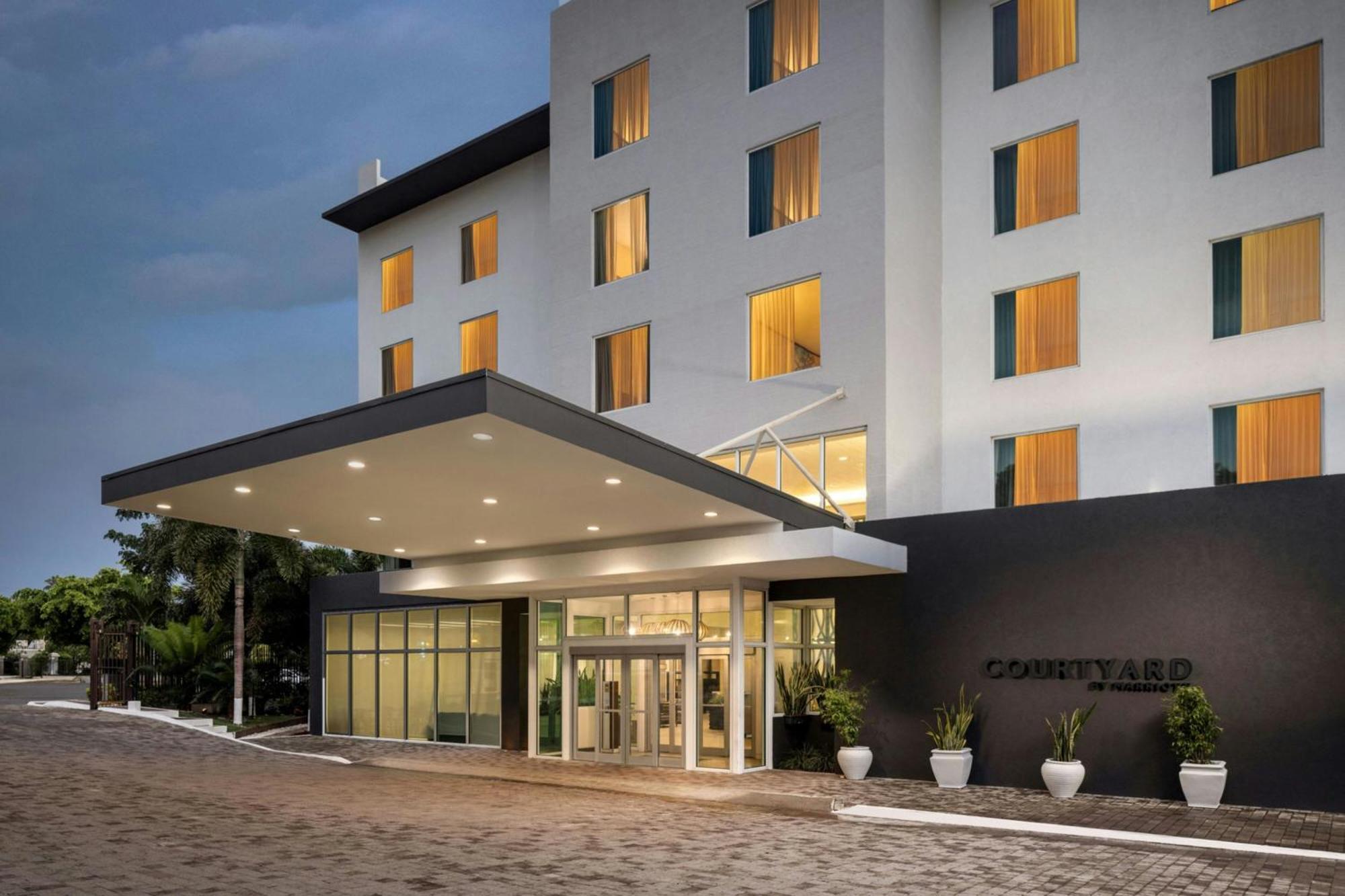 Hotel Courtyard By Marriott Kingston, Jamaica Extérieur photo