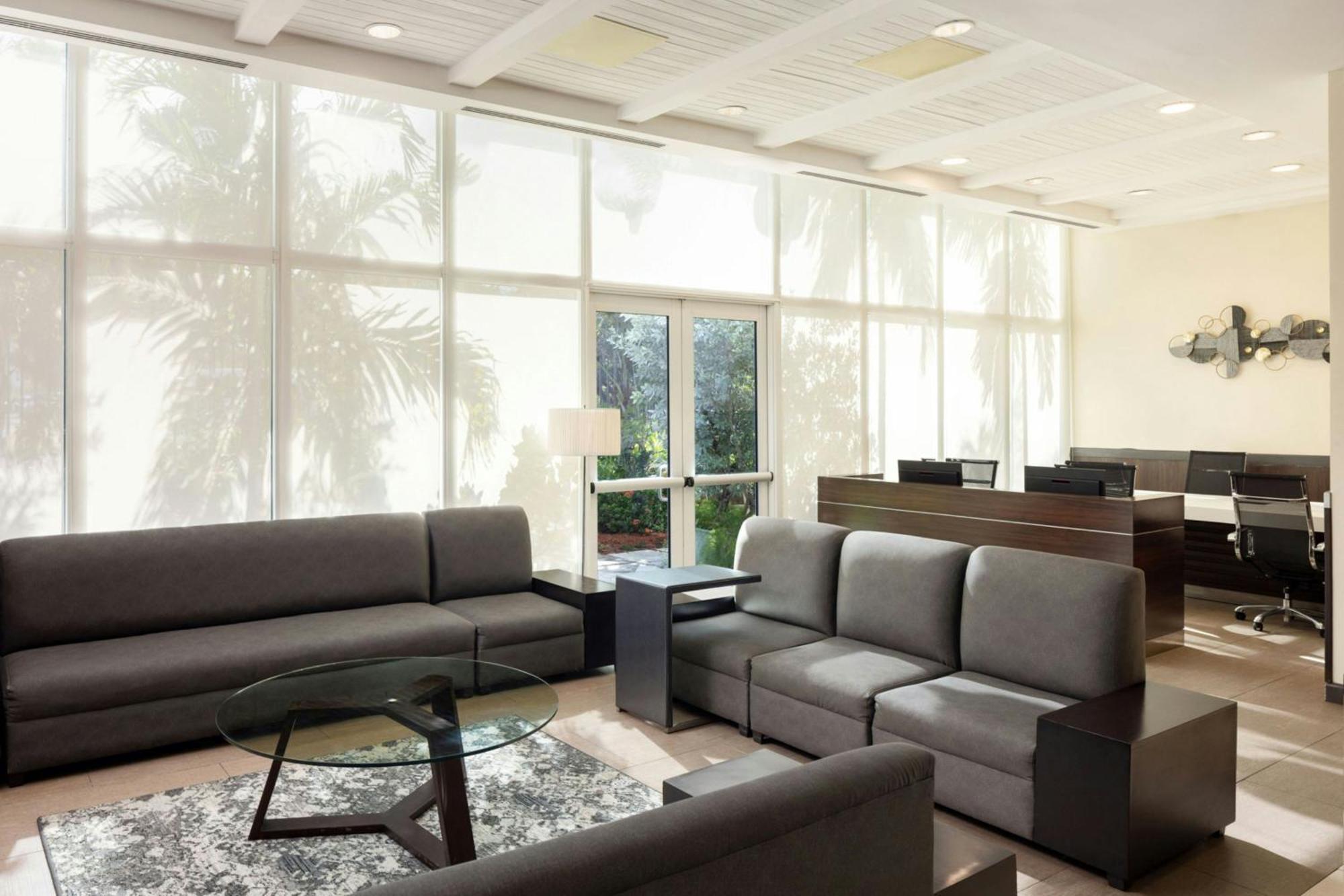 Hotel Courtyard By Marriott Kingston, Jamaica Extérieur photo