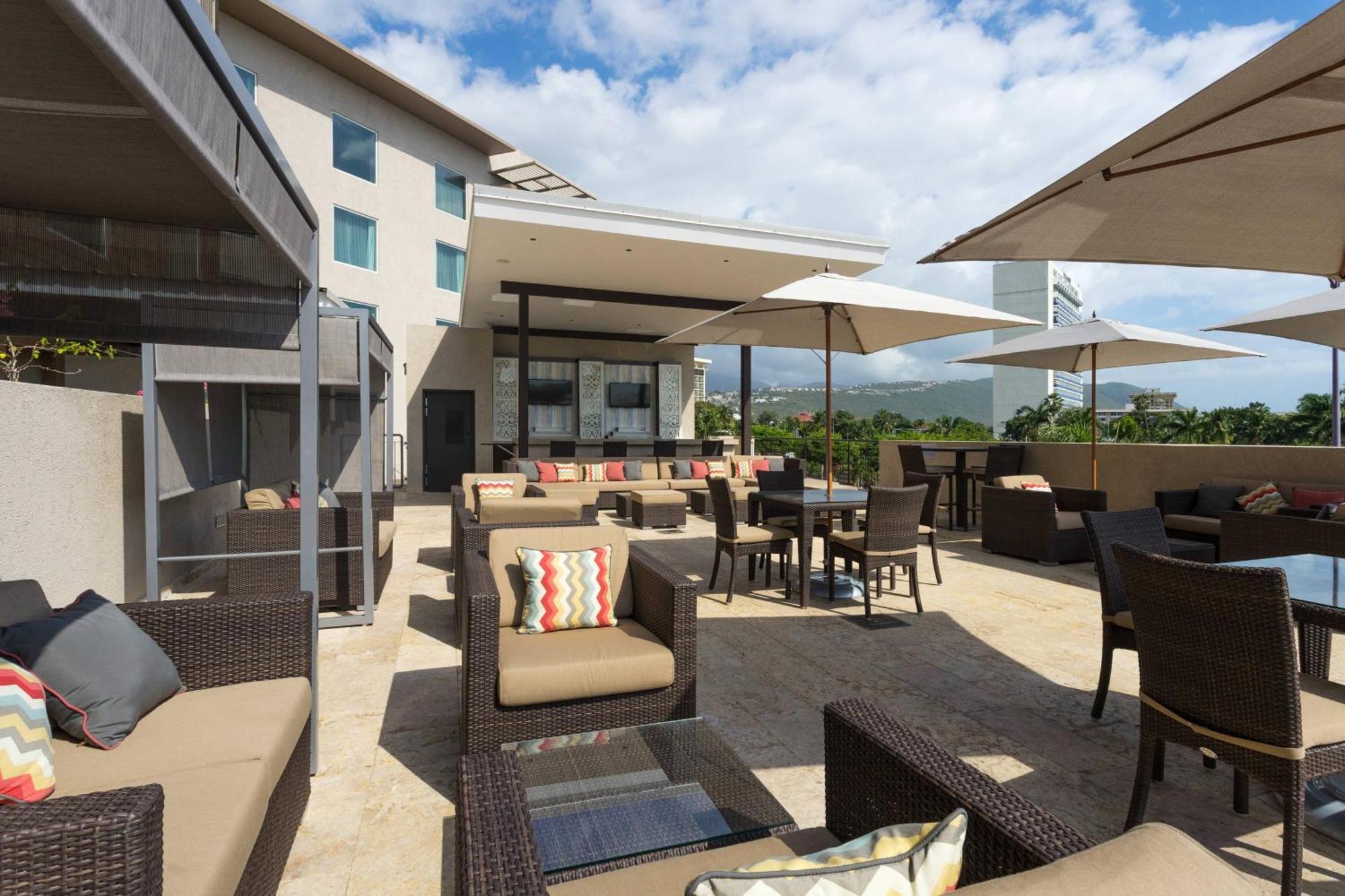 Hotel Courtyard By Marriott Kingston, Jamaica Extérieur photo