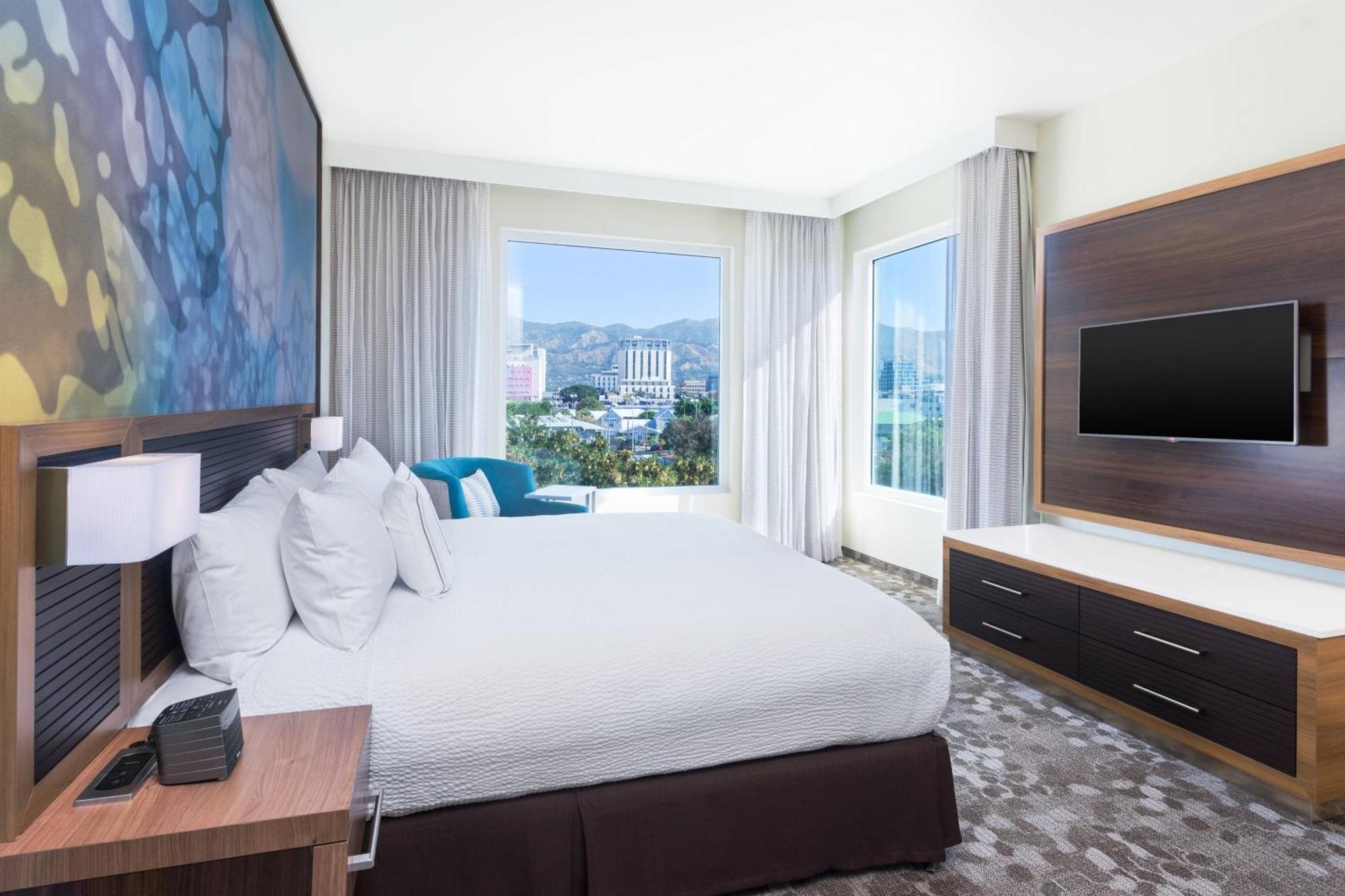 Hotel Courtyard By Marriott Kingston, Jamaica Extérieur photo