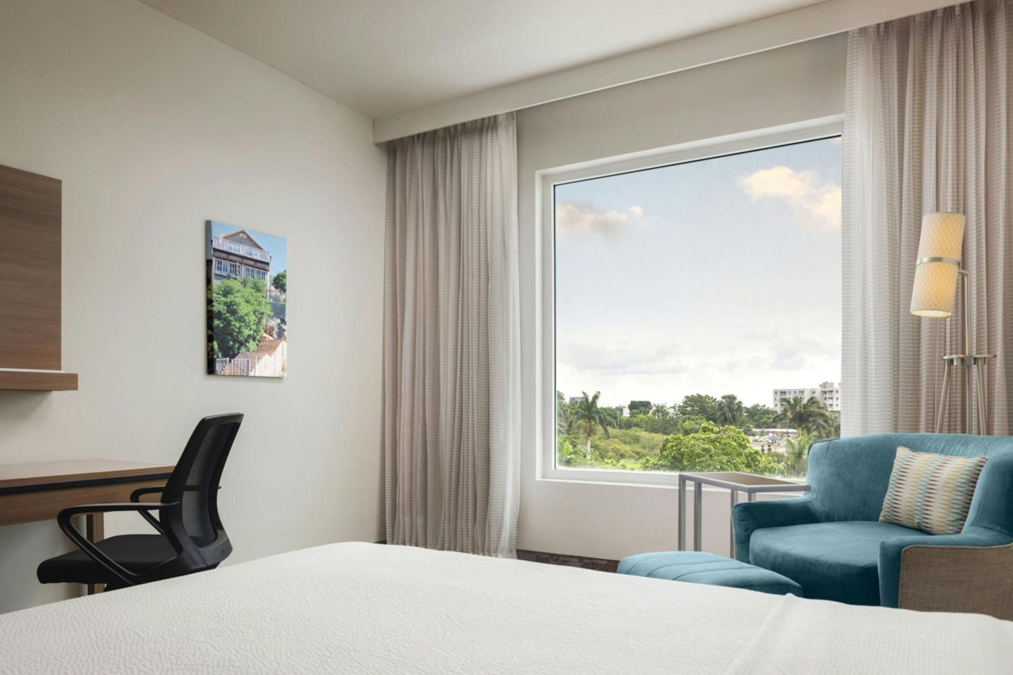 Hotel Courtyard By Marriott Kingston, Jamaica Extérieur photo