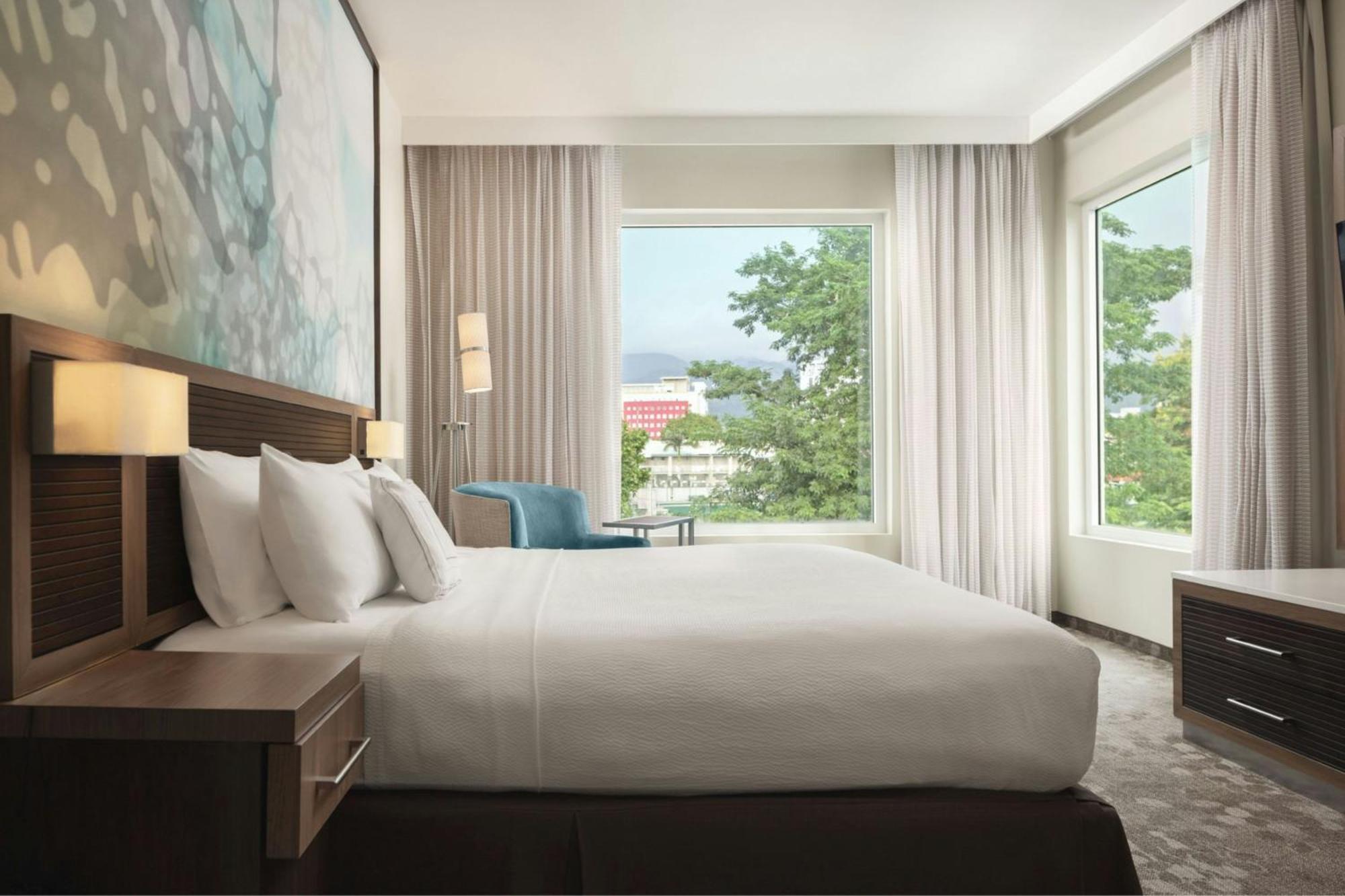 Hotel Courtyard By Marriott Kingston, Jamaica Extérieur photo